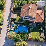 Komitata-pool And Jacuzzi Balcic