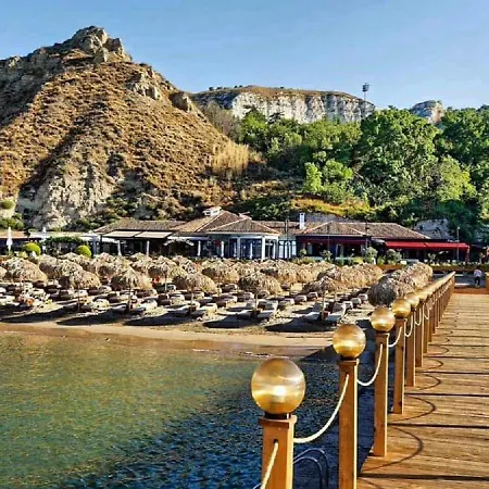 Komitata-pool&jacuzzi Villa Balchik