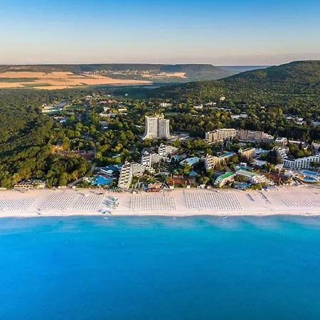 Komitata-pool&jacuzzi