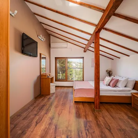 Villa Komitata-pool And Jacuzzi *