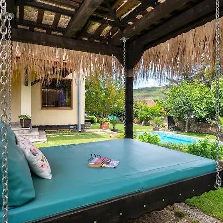 Komitata-pool&jacuzzi Villa Balchik