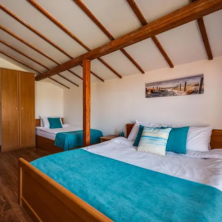 Komitata-pool&jacuzzi Balchik