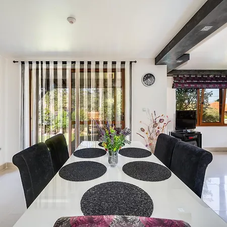 Komitata-pool&jacuzzi