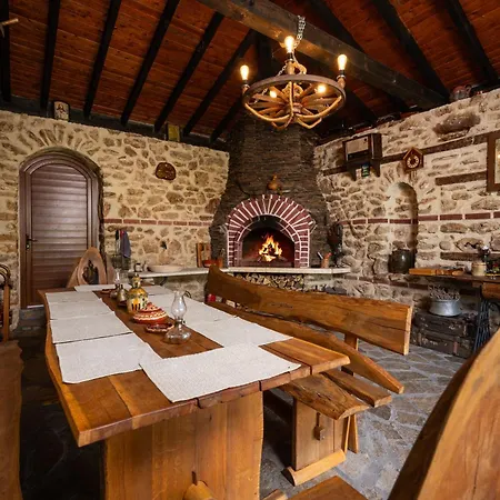 Komitata-pool&jacuzzi *