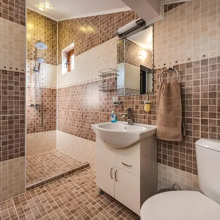 Komitata-pool And Jacuzzi *