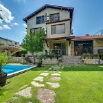 Komitata-pool And Jacuzzi Villa *