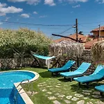 Villa Komitata-pool And Jacuzzi *
