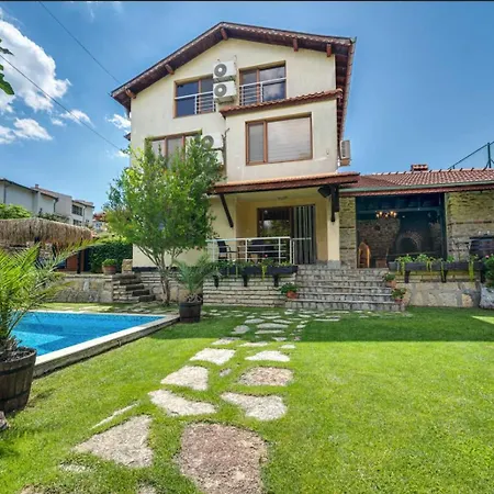 Komitata-pool And Jacuzzi 빌라