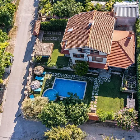 Komitata-pool And Jacuzzi Villa *