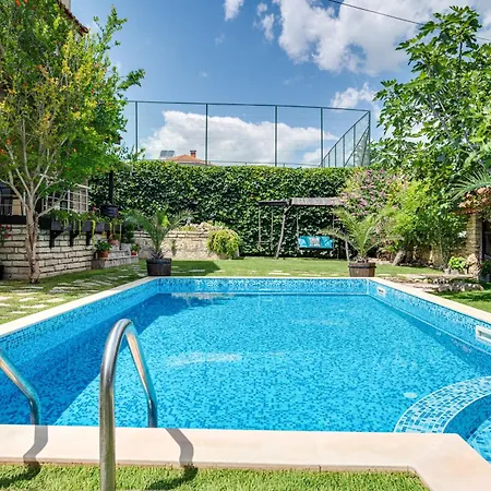 Villa Komitata-pool And Jacuzzi Balchik