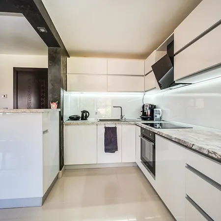 Komitata-pool&jacuzzi *