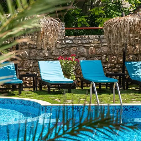 Villa Komitata-pool And Jacuzzi *