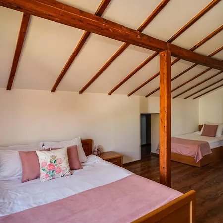 Komitata-pool&jacuzzi Villa Balchik