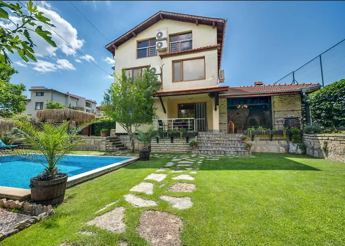 Komitata-pool And Jacuzzi Villa