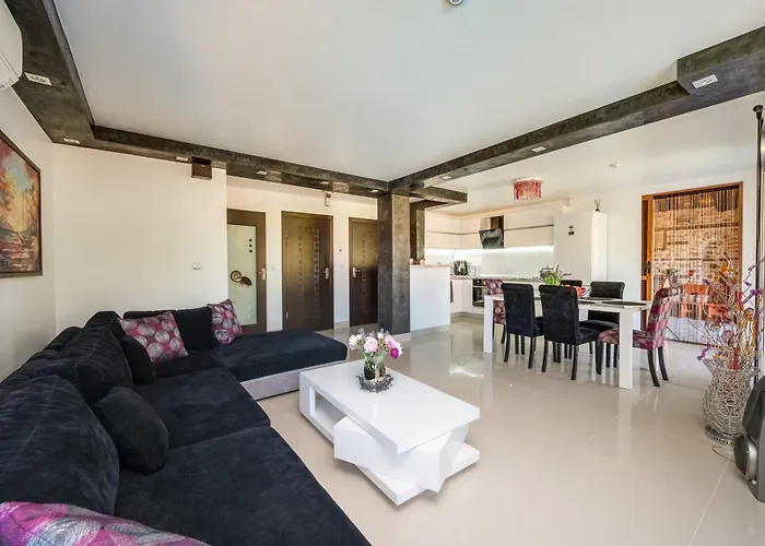 Komitata-pool And Jacuzzi Villa *