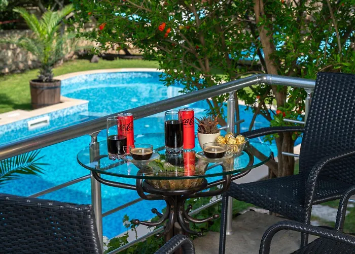 Komitata-pool And Jacuzzi Balchik