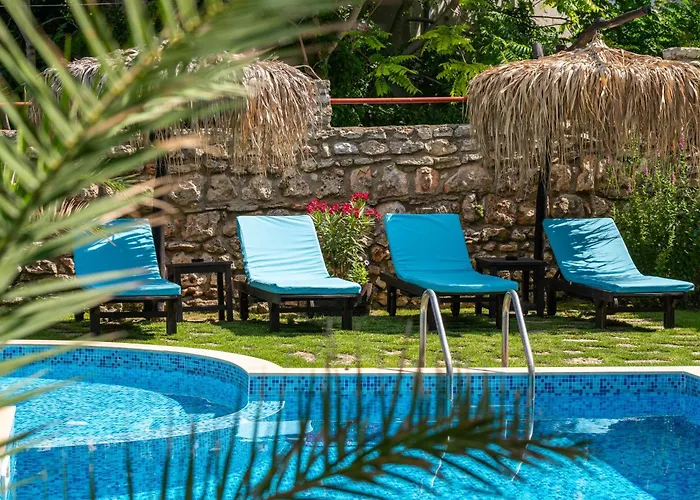 Villa Komitata-pool And Jacuzzi *