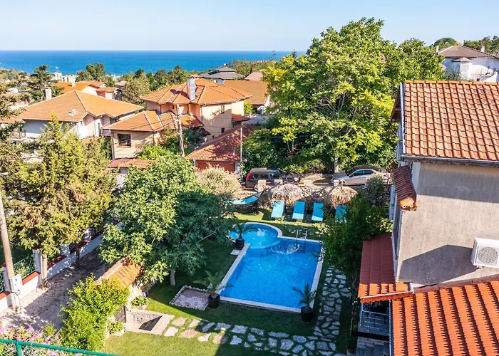 Komitata-pool And Jacuzzi Villa Balchik