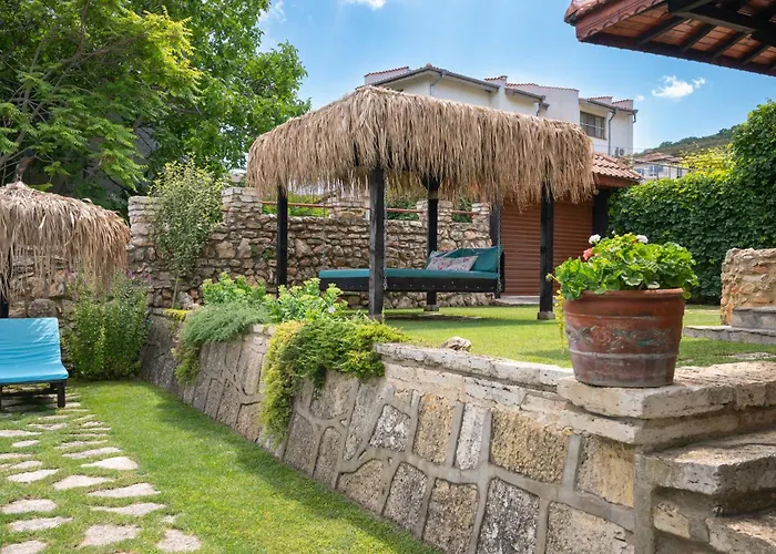 Komitata-pool And Jacuzzi Villa Balchik